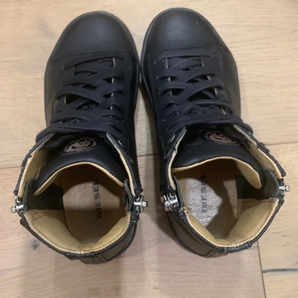 Diesel black leather zipper kids shoes size 1.5